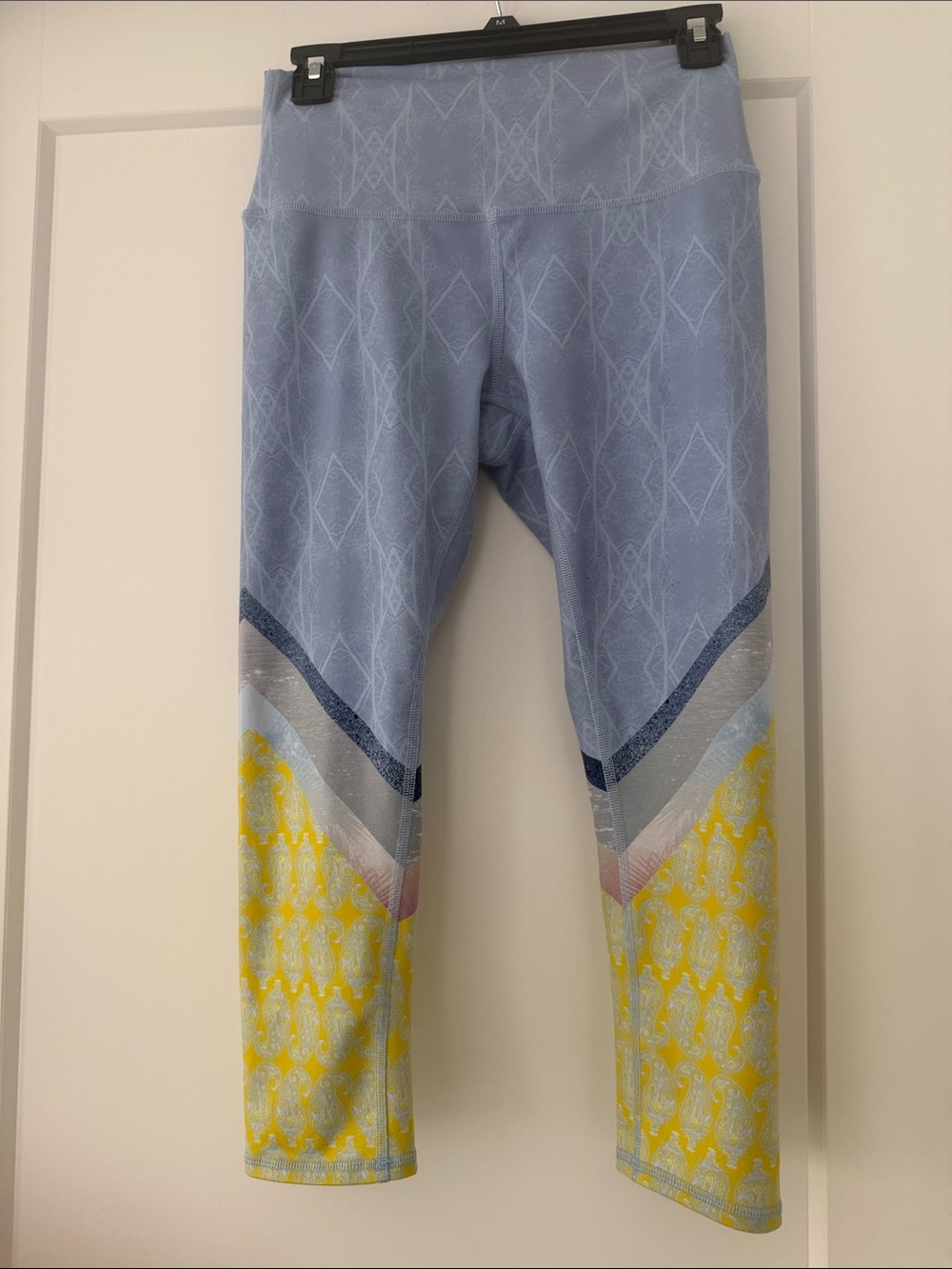 ALO Yoga Light Blue & Yellow Patterned Capri Leggings